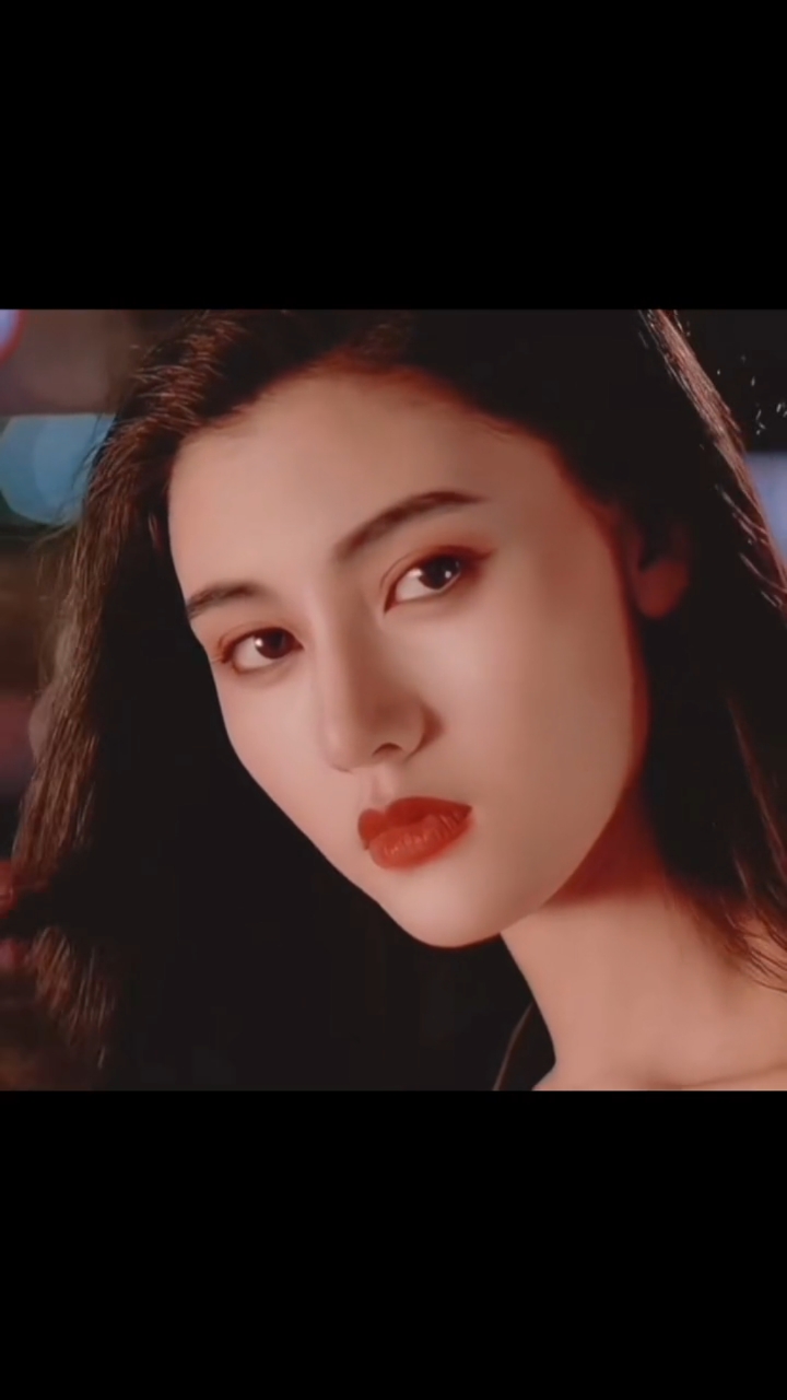 "感受一下全港第一美貌的杀伤力"李嘉欣