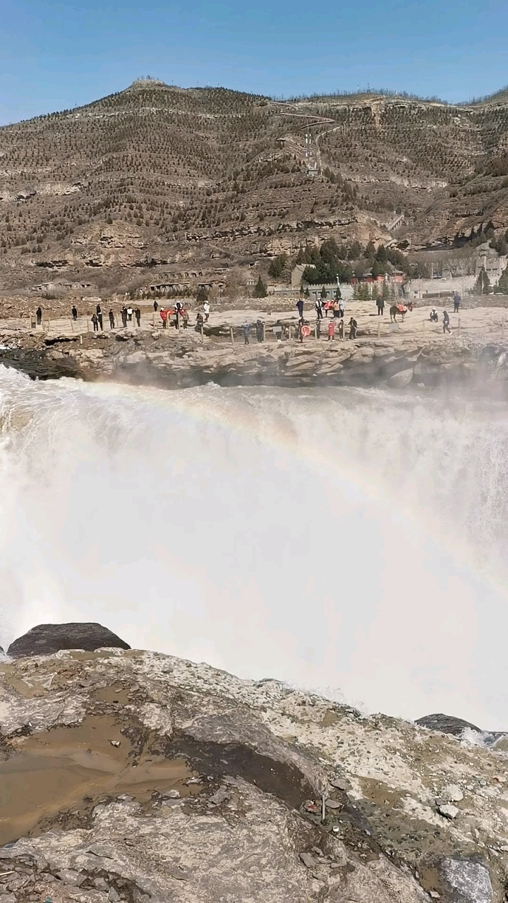 陕西黄河壶口瀑布景区,这个季节水量有点小啊