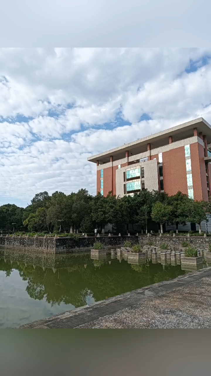 韶关学院图书馆一角