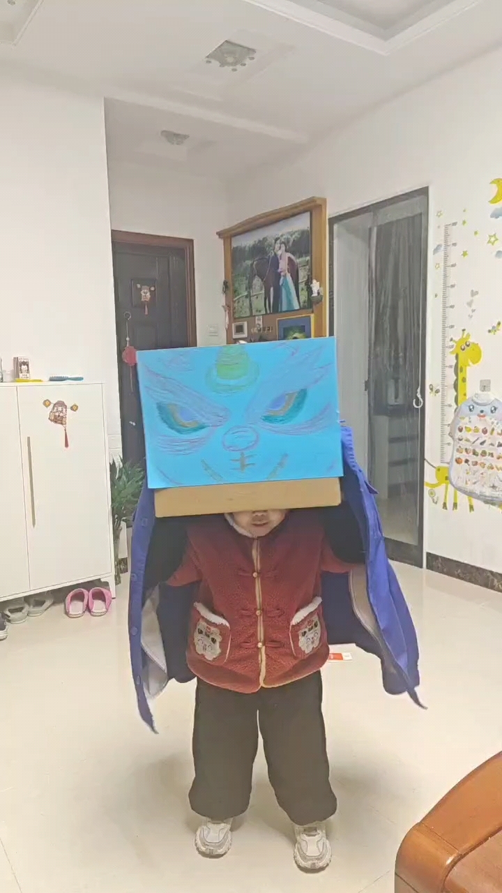 纸箱雄狮小娃娃