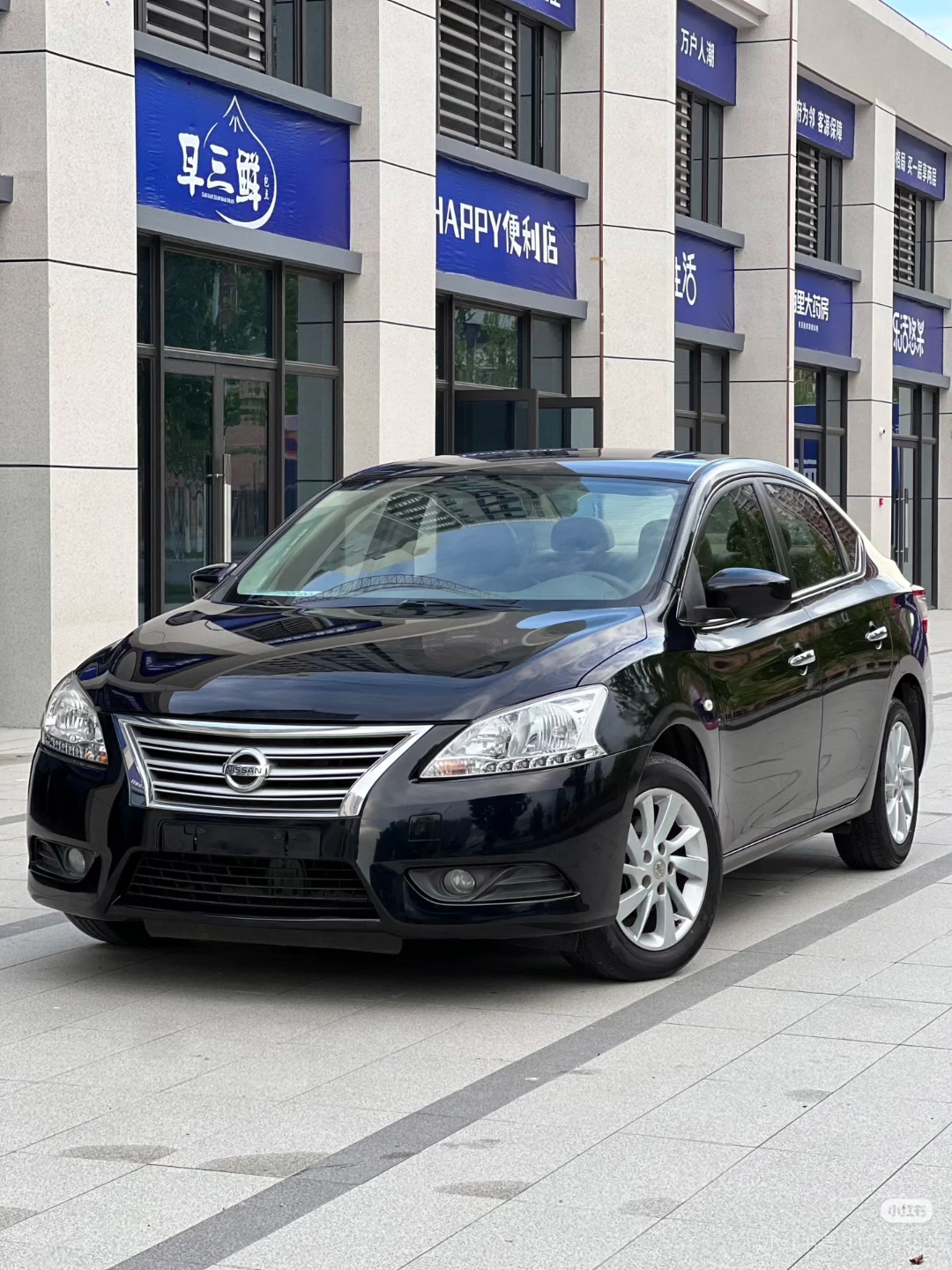 15年东风日产轩逸,黑色外观米色内饰真皮座精品车