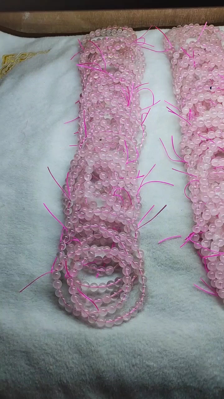 手链串珠子.串好一串4毛钱,有没有想做的