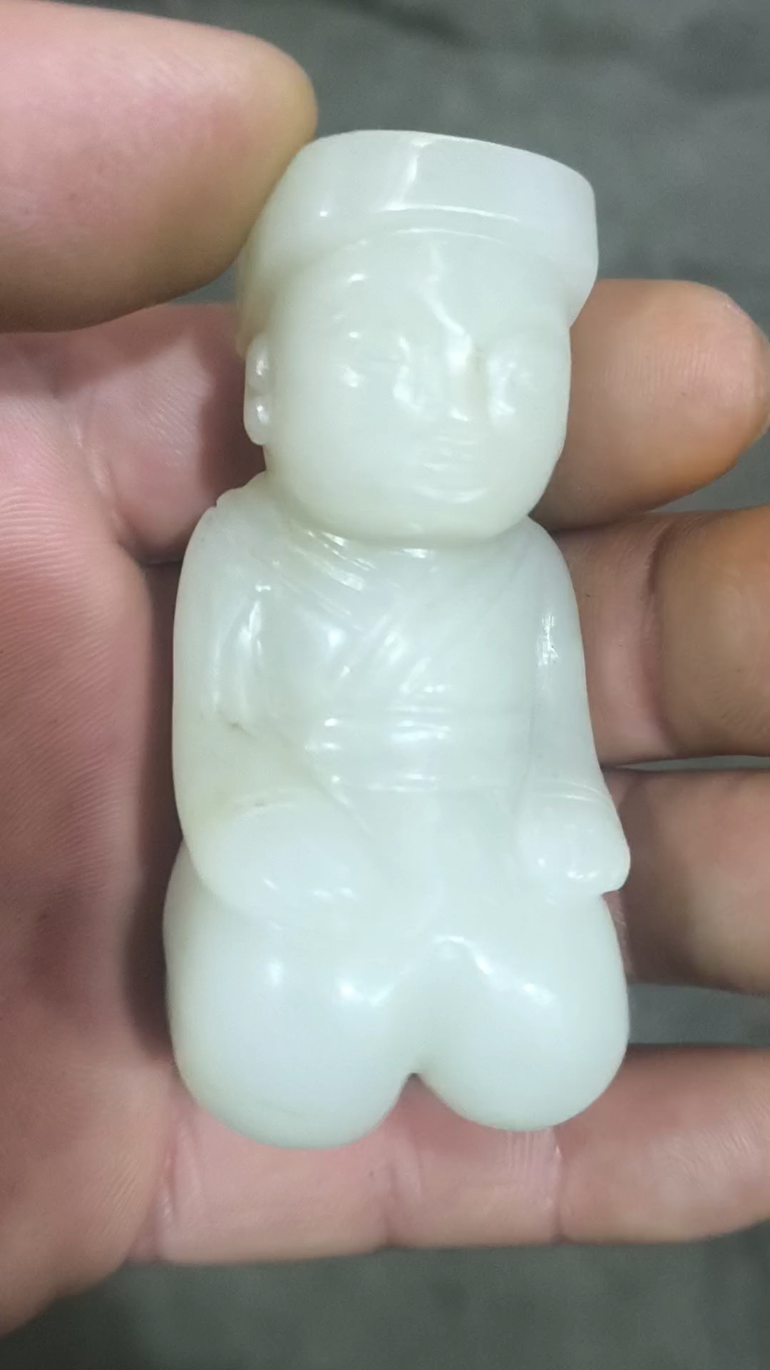 收到一个和田玉贵人 玉质温润细腻 品相完美 欢迎欣赏