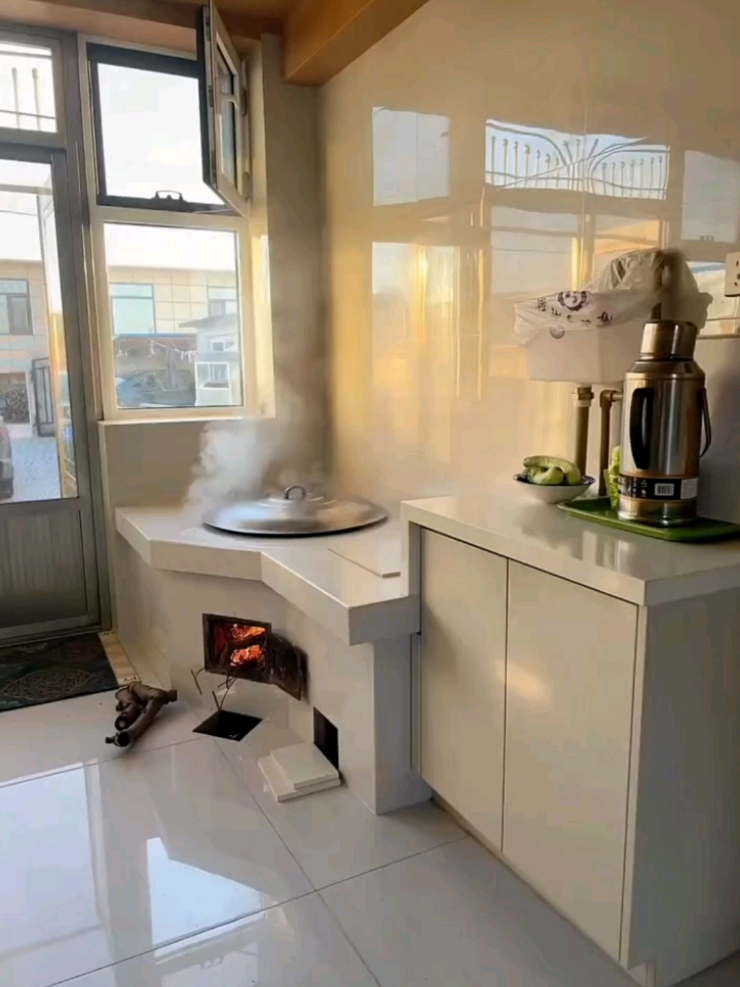 看看我家的锅台灶我擦的干不干净