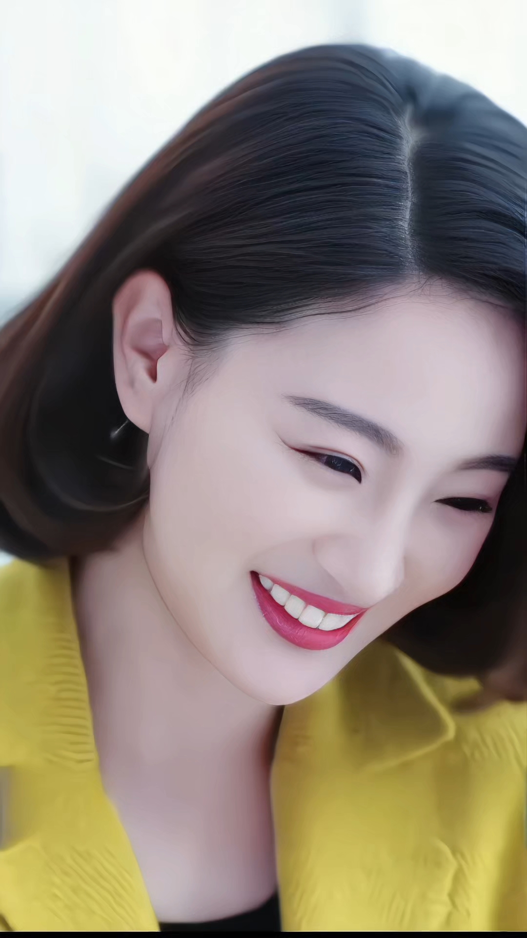 侯梦莎气质出众美丽迷人