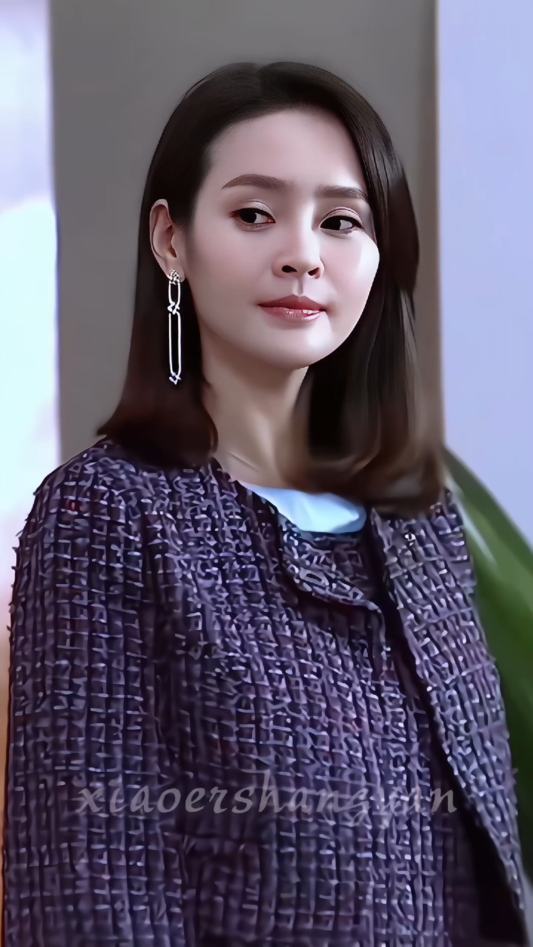 于明加气质迷人颜值出众