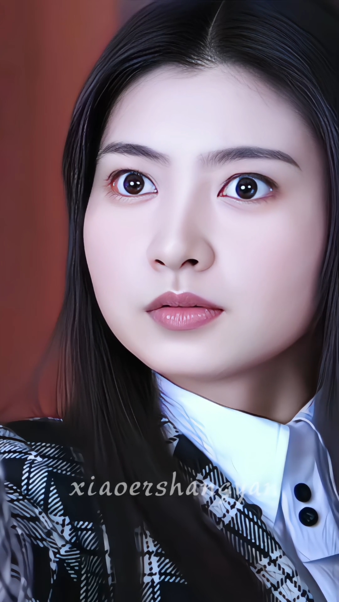 斓曦可甜可御颜值出众