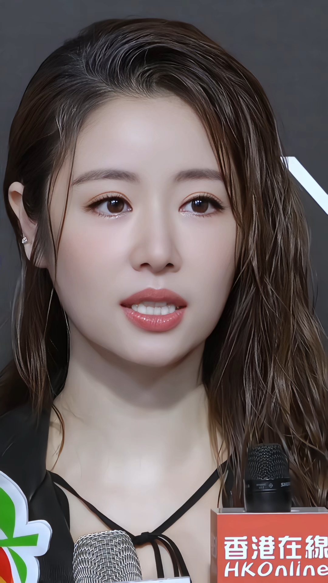 林心如气质迷人美丽大方