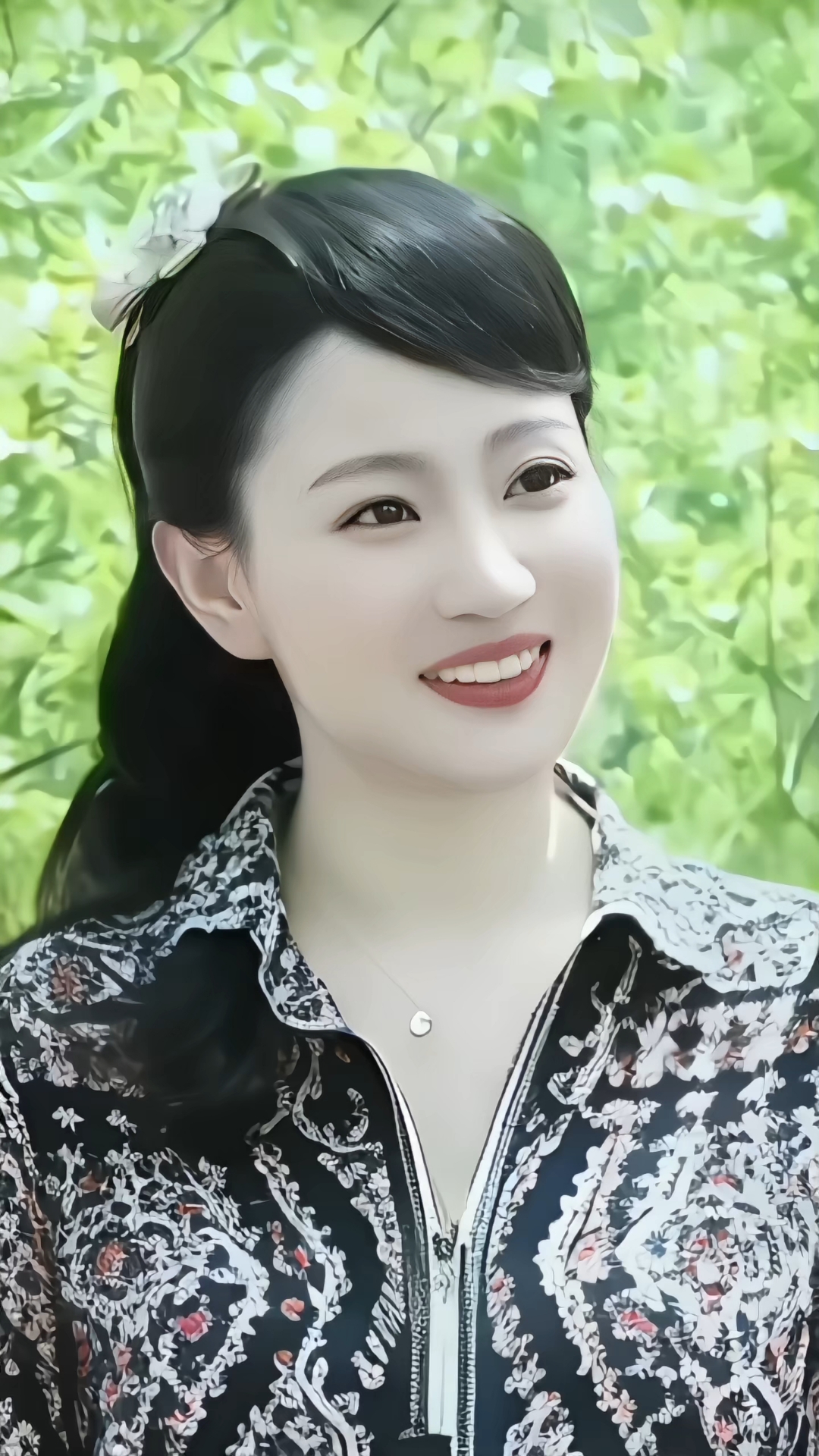 侯梦莎气质迷人天生丽质