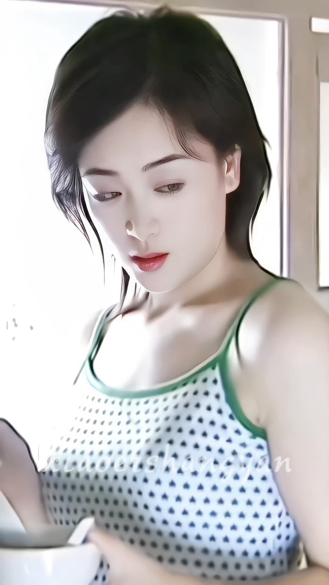 涓子性感迷人气质出众