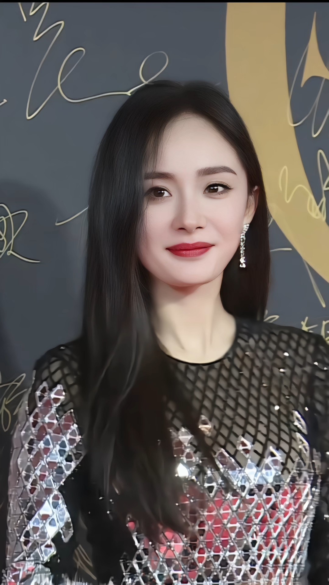 杨幂笑起来好美,好可爱