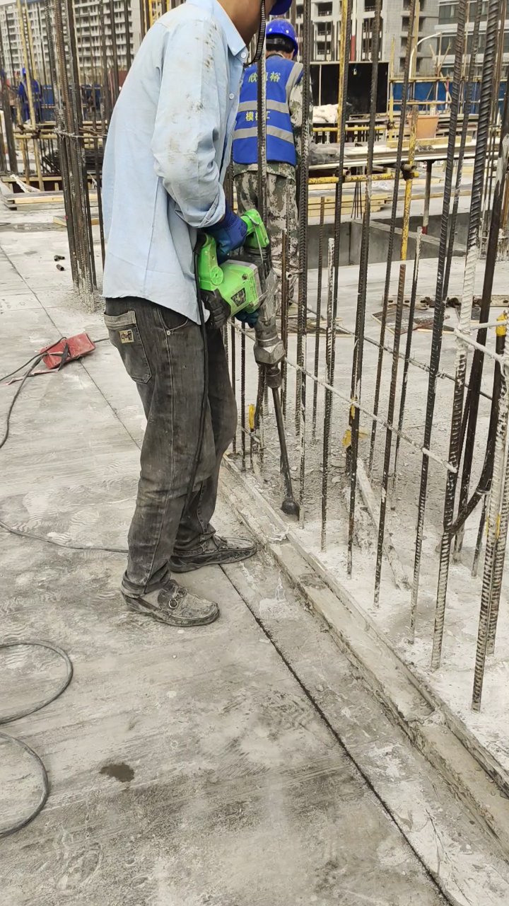 混凝土接茬凿毛施工