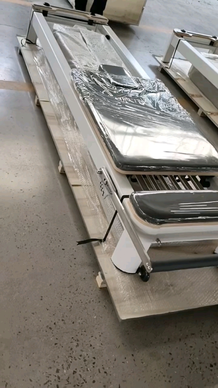 高脚的铝合金小白床