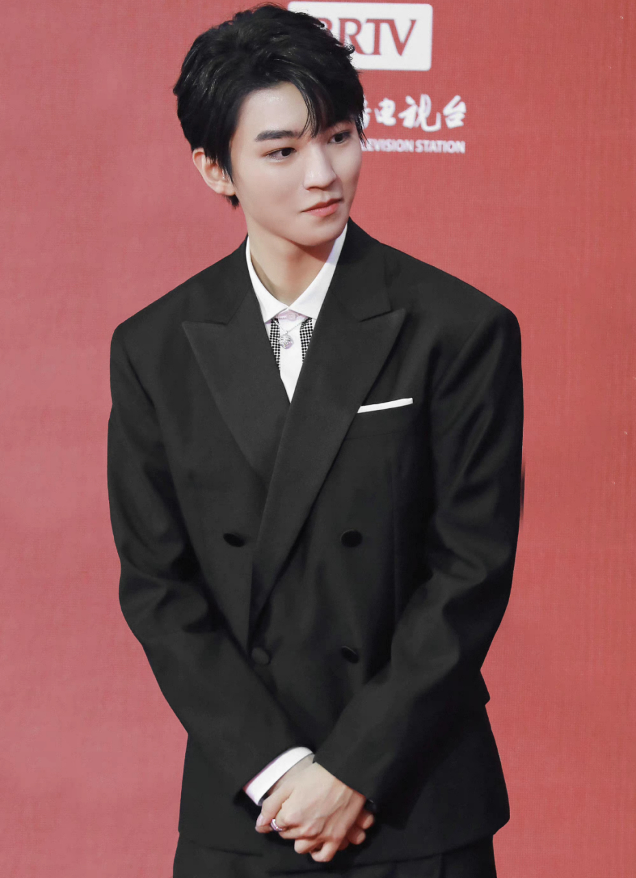 王俊凯北影节红毯造型好帅#王俊凯北影节红毯造型