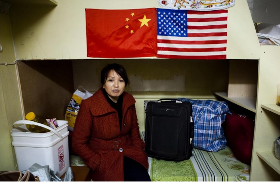 在美华人生活窘迫,无法融入当地也不愿意回国,这是为什么呢?