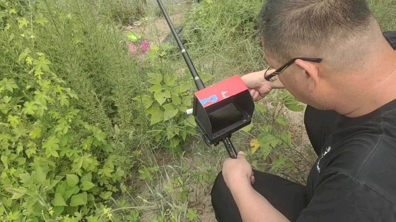 第一次见这种鱼竿,带摄像头的竿,锚鱼用的