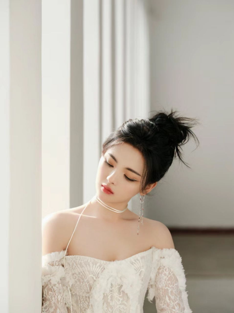 杨超越这件吊带裙好美啊