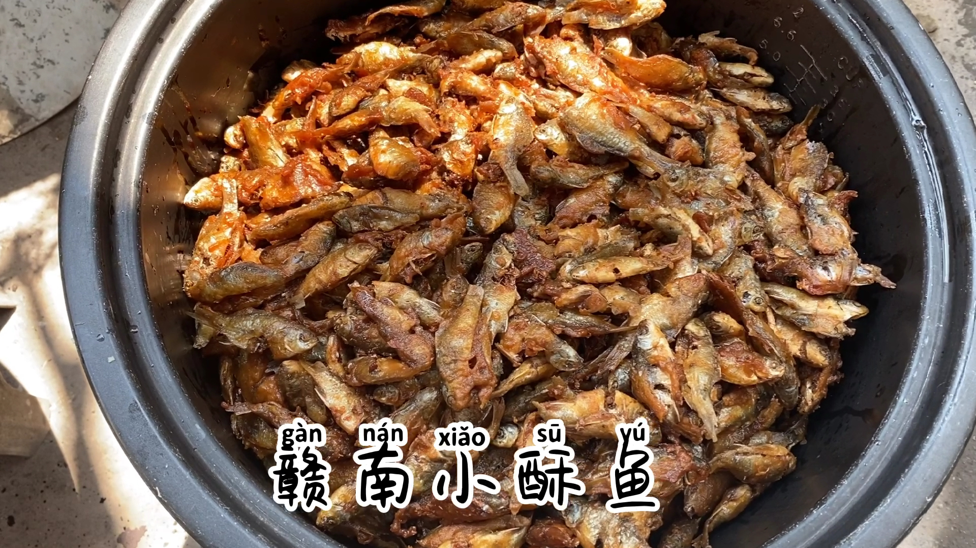 小鱼骨头多怎么吃?炸小酥鱼吧!做法简单嘎嘣脆