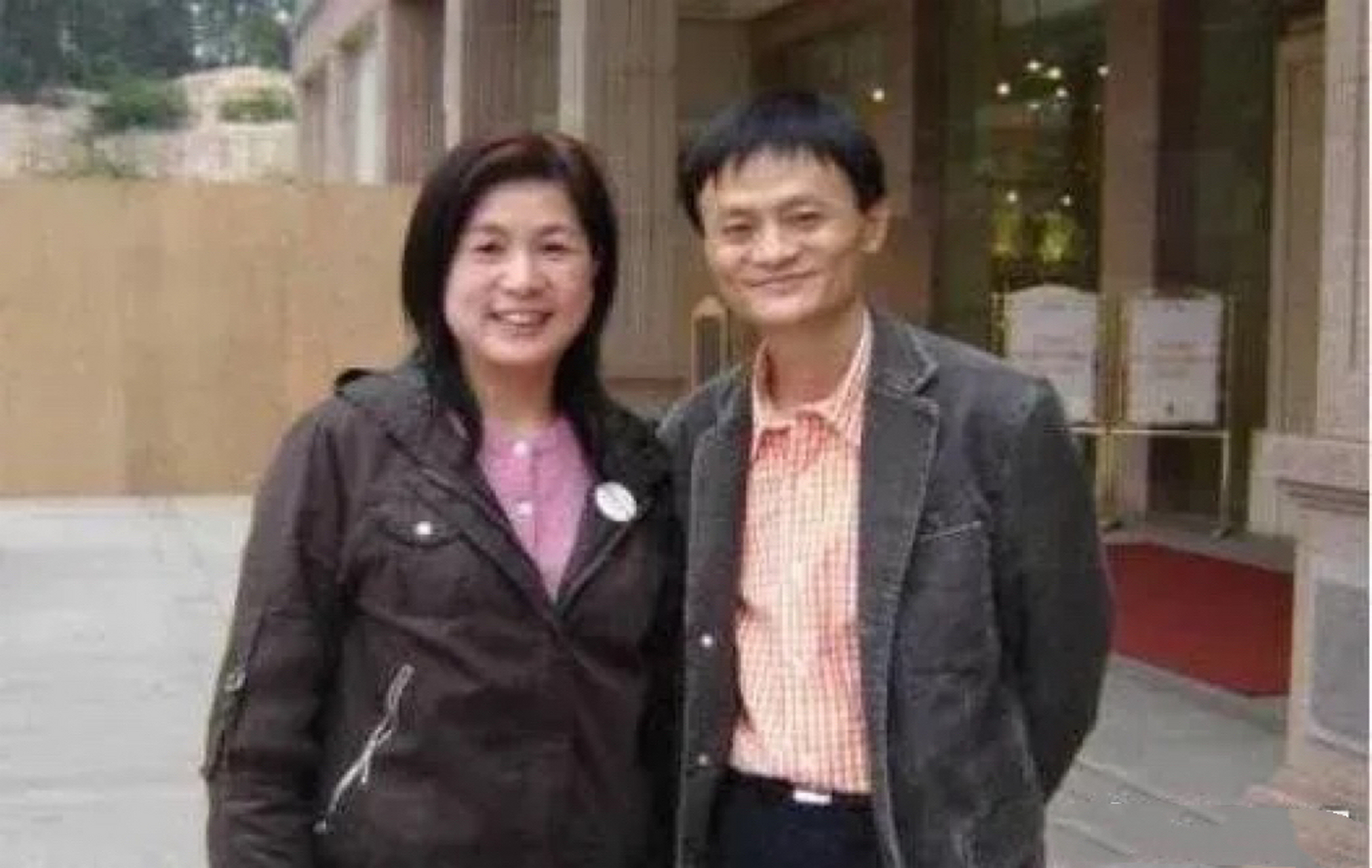 郭志坚妻子的照片图片