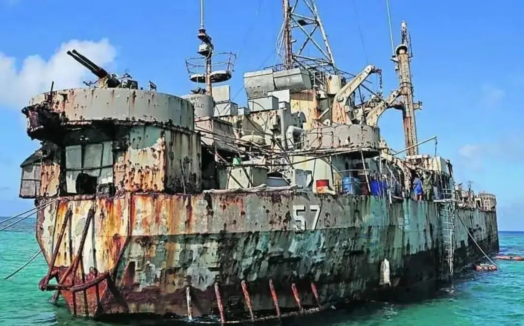 一招破解仁爱礁困局 马德雷山号坐滩仁爱礁事件,菲律宾用一条破船
