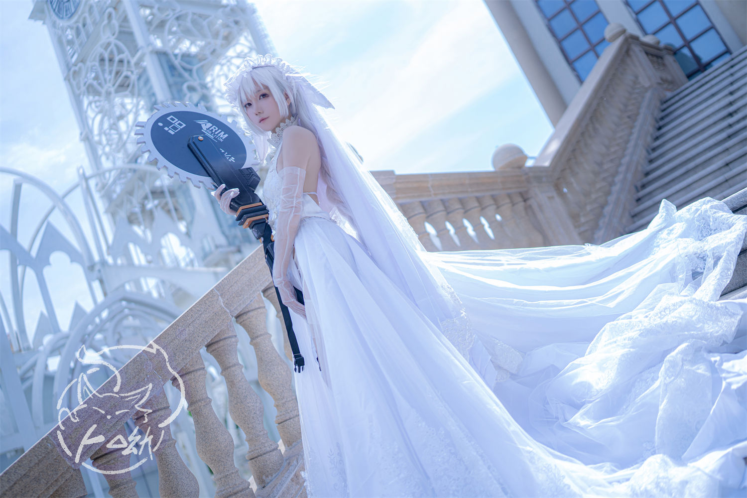 卜呦完美cos幽灵鲨，精灵小姐放空状态中