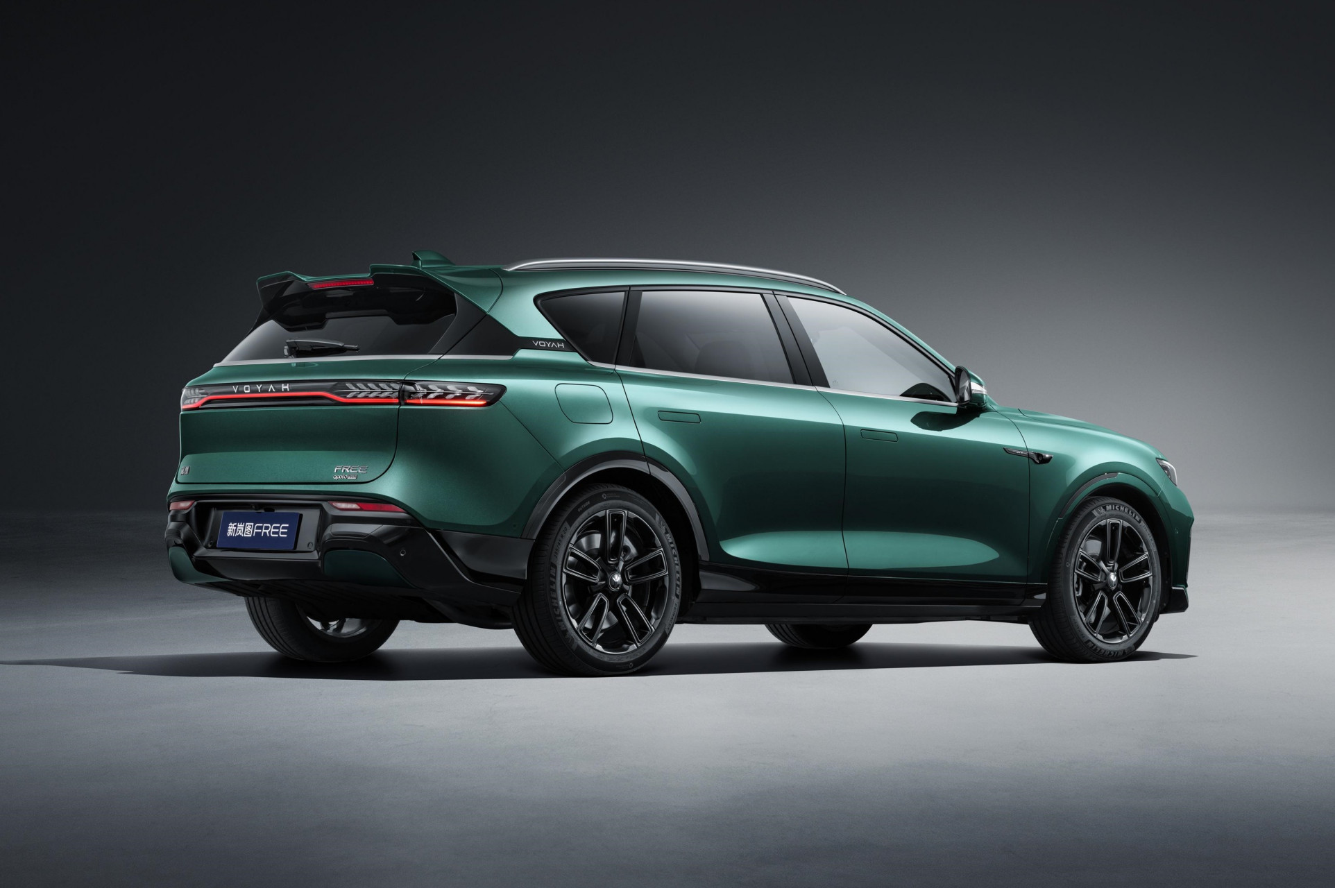 虽然岚图free在车机的智能化体验上不如另外两款车