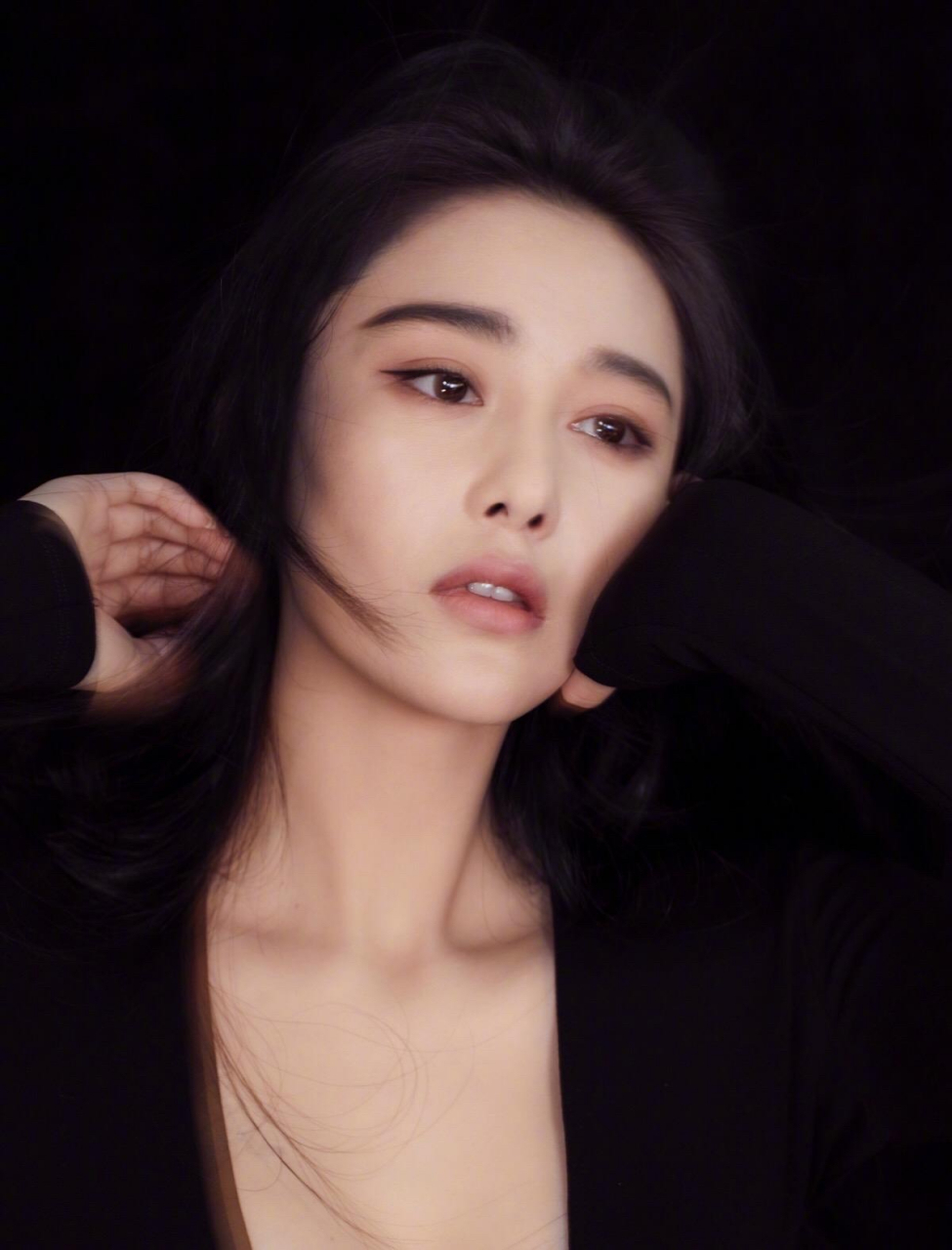 张馨予(原名张燕),1987年3月28日出生于江苏省苏州市昆山市,中国内地