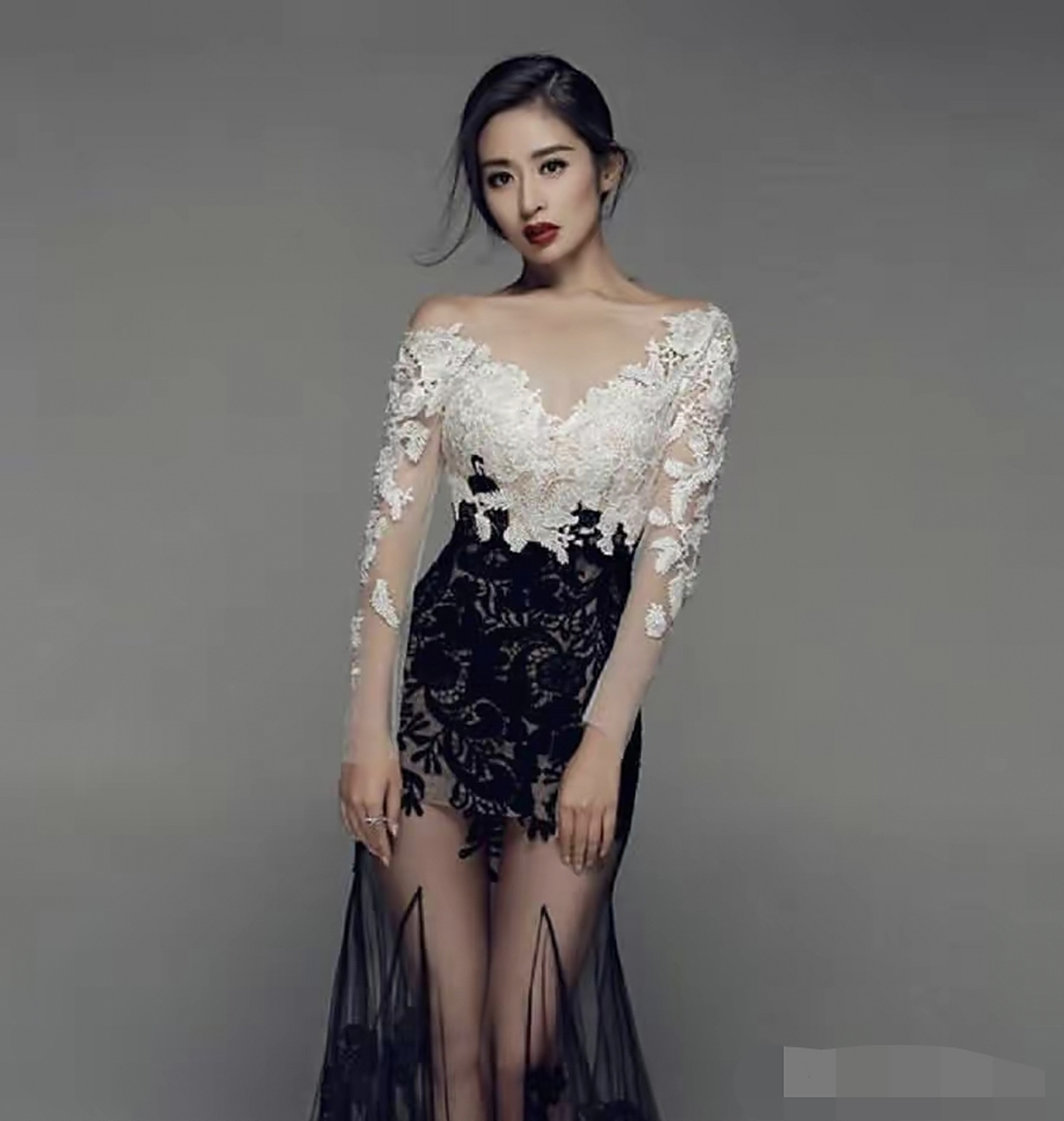 颖儿[心]性感妩媚  婀娜多姿   时尚优雅[鲜花][鲜花][鲜花]