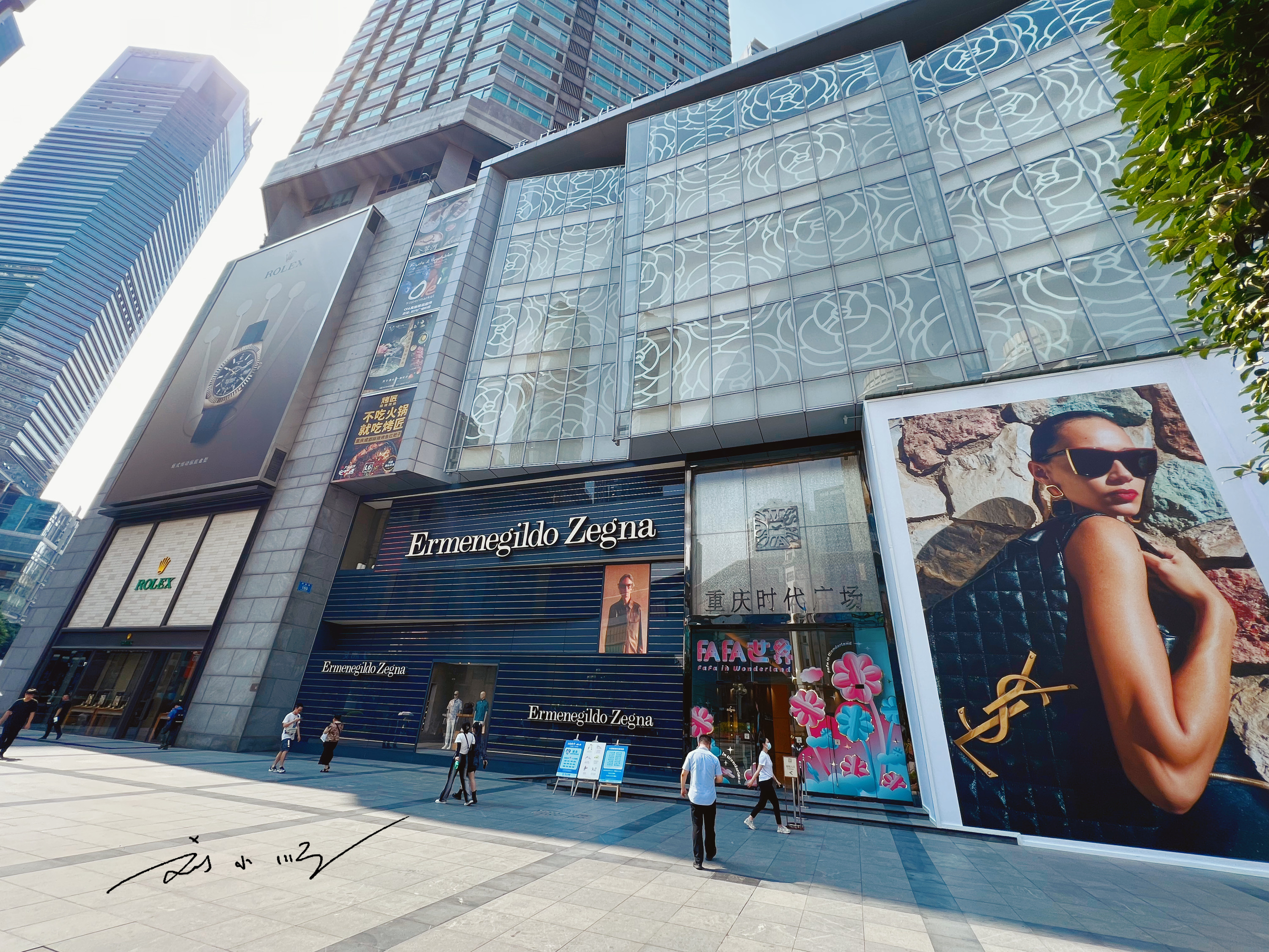 重庆解放碑旁边有个重庆时代广场,以前叫美美百货,你来逛过吗?