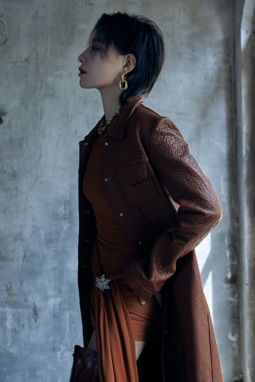 李斯丹妮 今天生日之际,一组复古辣妹造型大片,身穿33363734