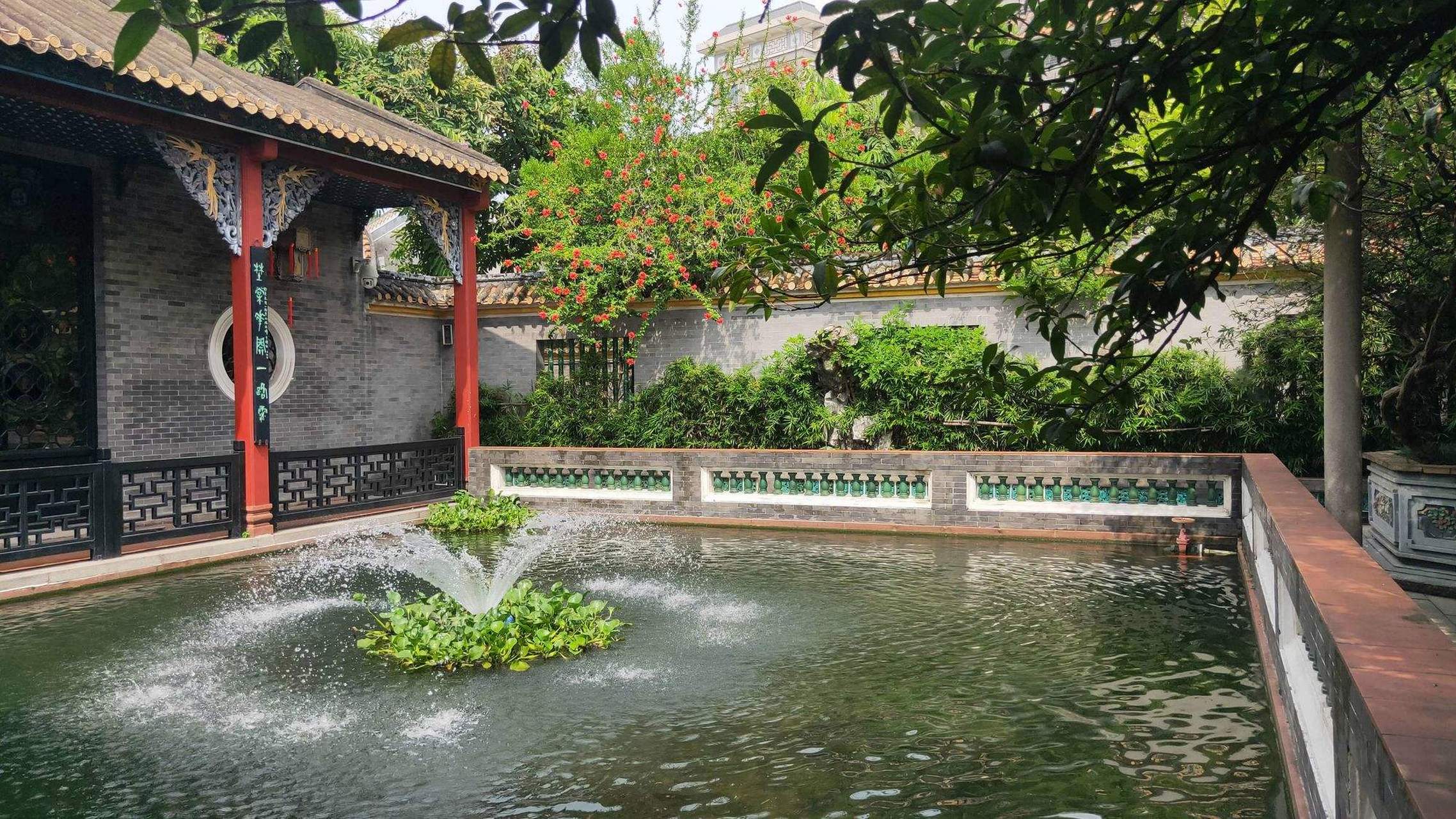 我最近去了佛山的清晖园旅游,里面的景色太赞了.