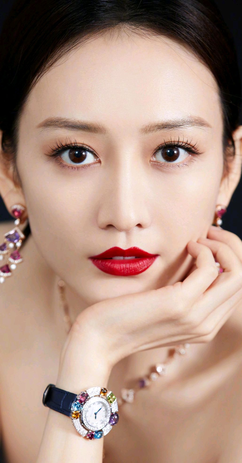 王鸥五官端正气质佳,冰肌玉肤,苗条妩媚