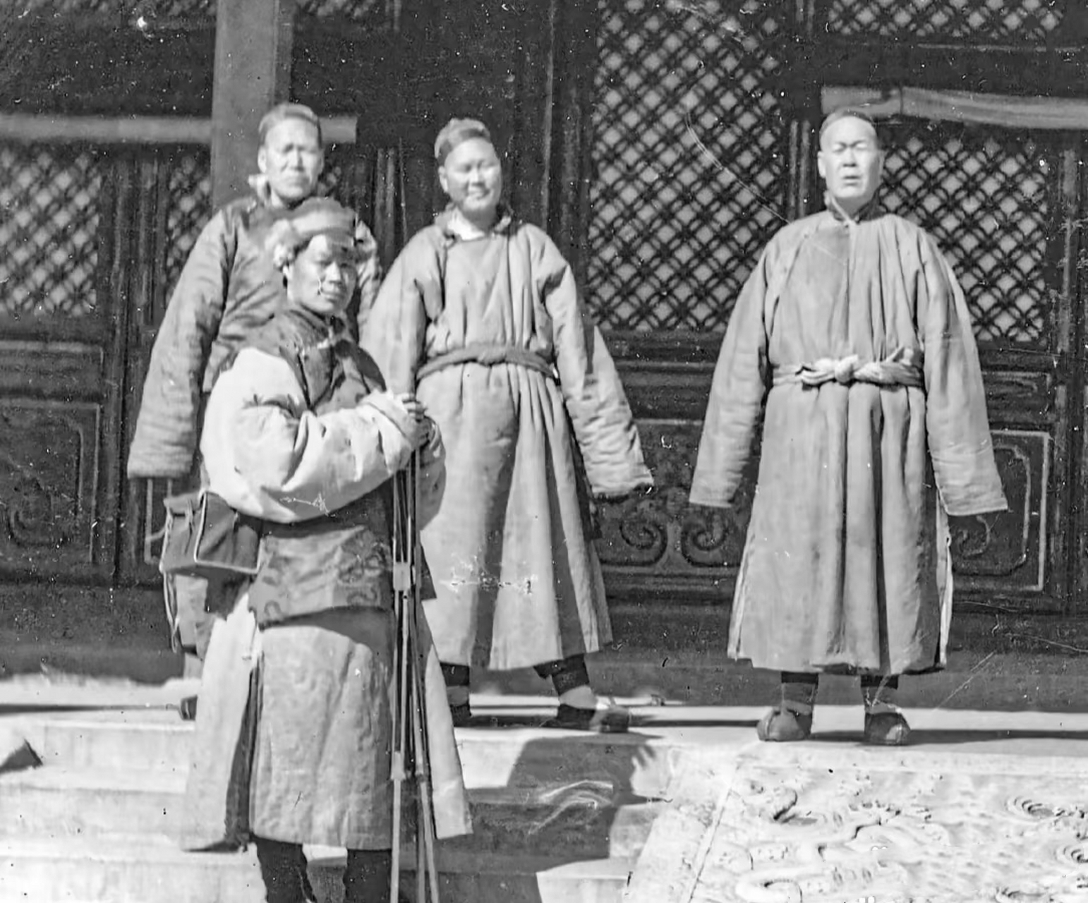 老照片里的太监,和电视剧里的锦衣玉食差别有点大呀