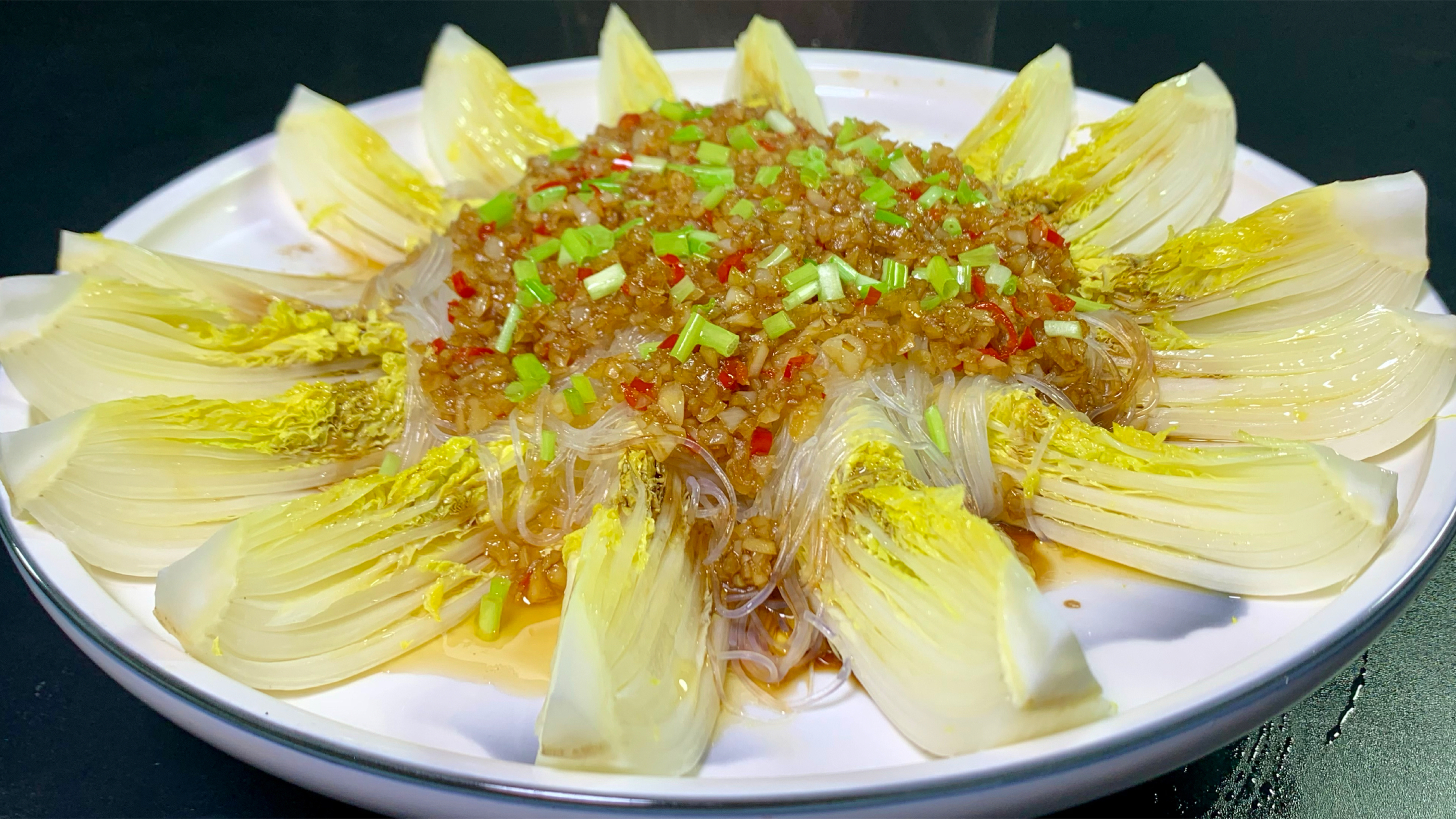 娃娃菜不要总是炒着吃了，教你蒜蓉粉丝蒸娃娃菜，蒜香浓郁又脆爽