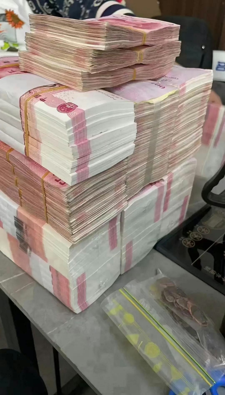 还是老样子,这桌子的钱和这照片的美女,你会选哪个?