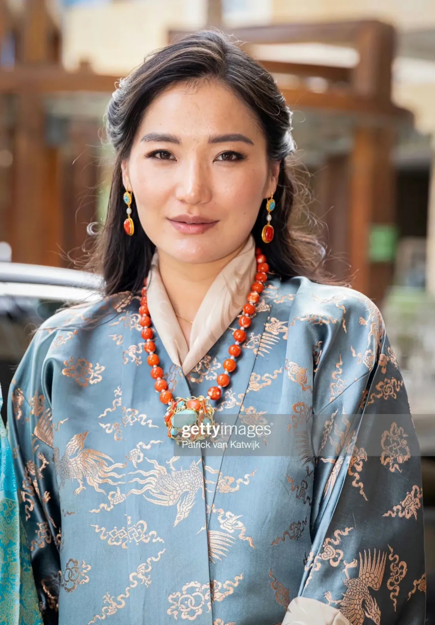 不丹的吉增佩玛王后最新照片,好贵气  约旦王储夫妇婚礼,不丹王后吉增