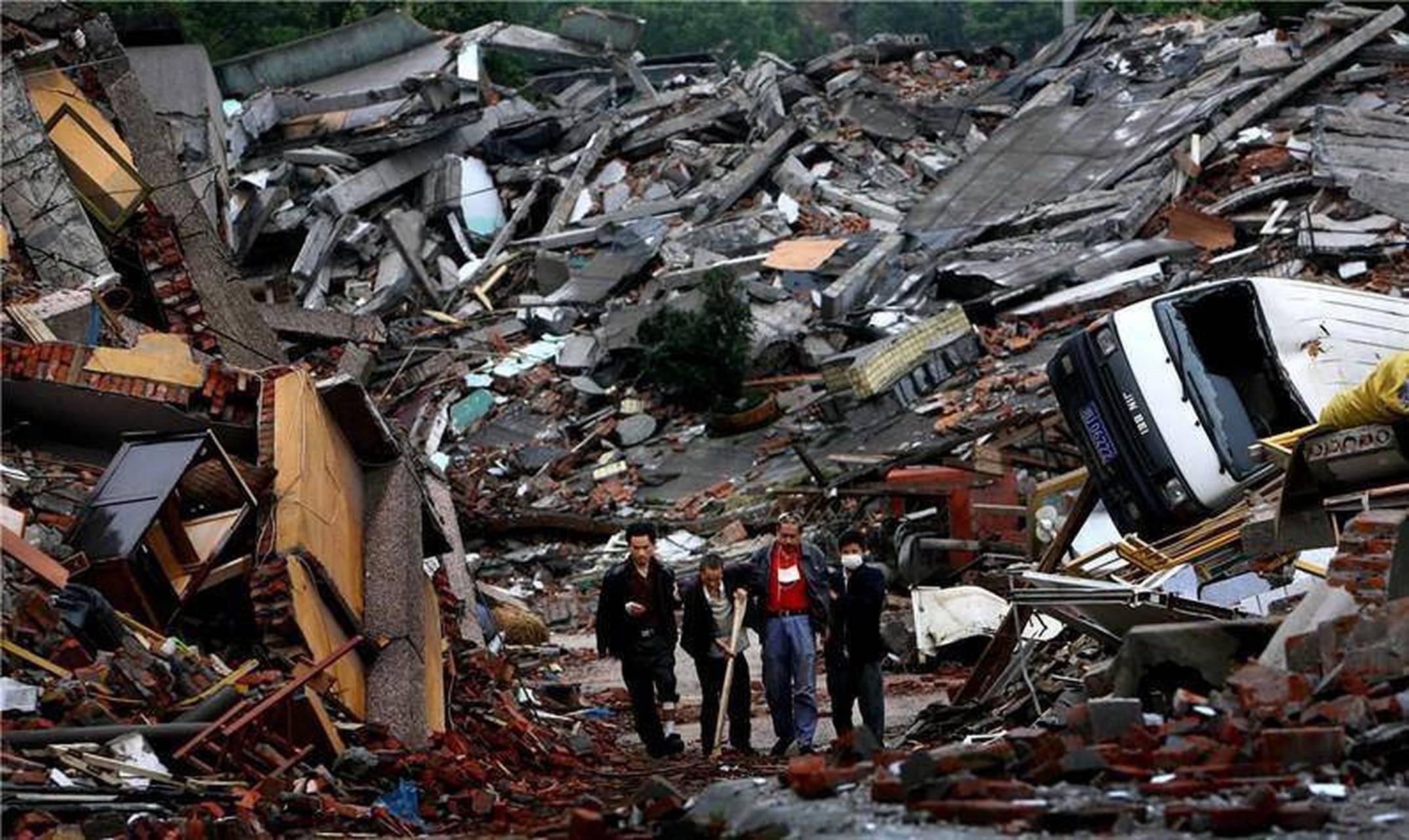 汶川地震频频发生的原因是什么? 地震对我们造成了哪些危害?