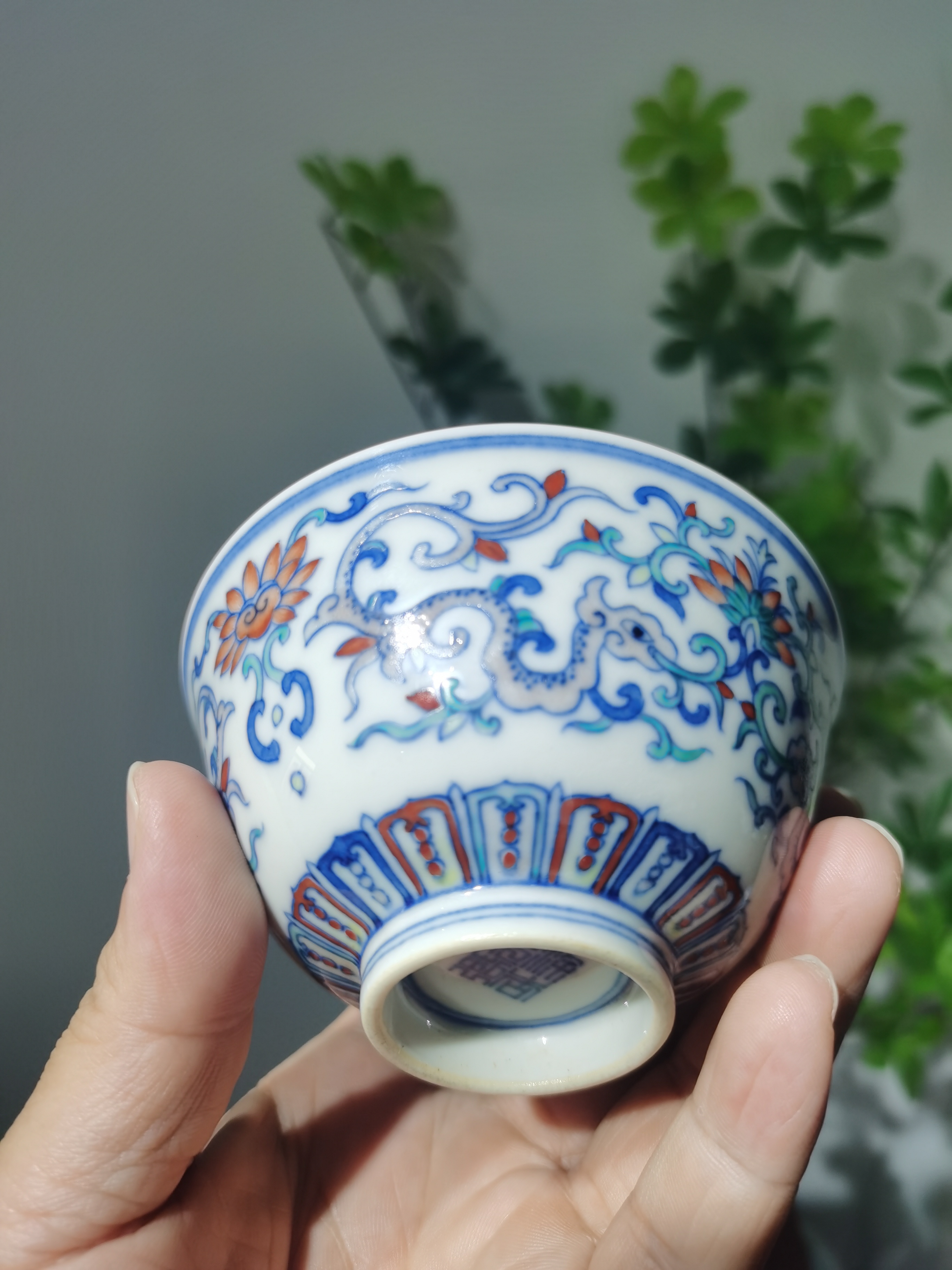 涂杏花斗彩缠枝螭龙杯