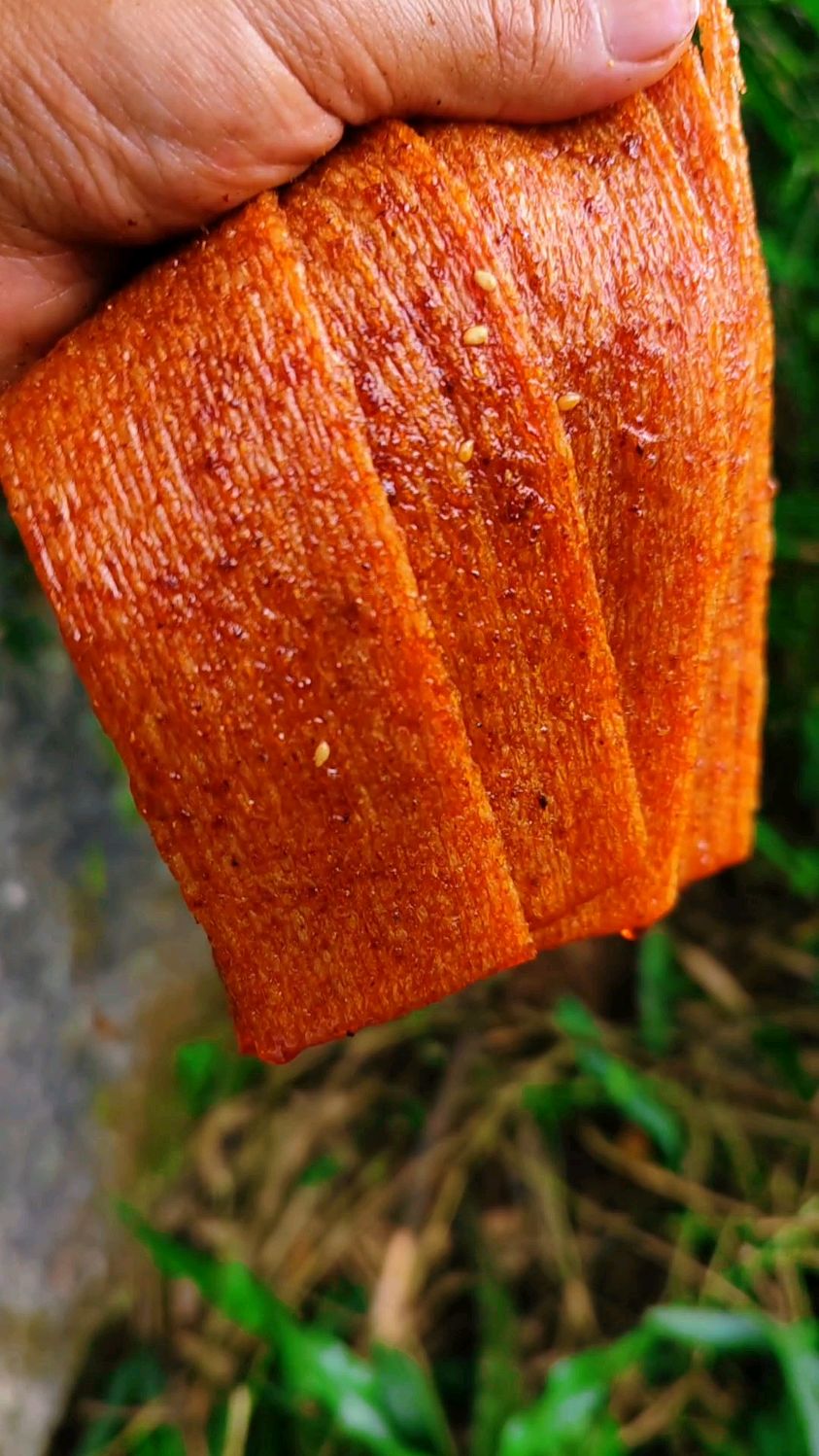 小时候那个90年代这种辣片要1角钱一片,小时候辣条味道真香哇!