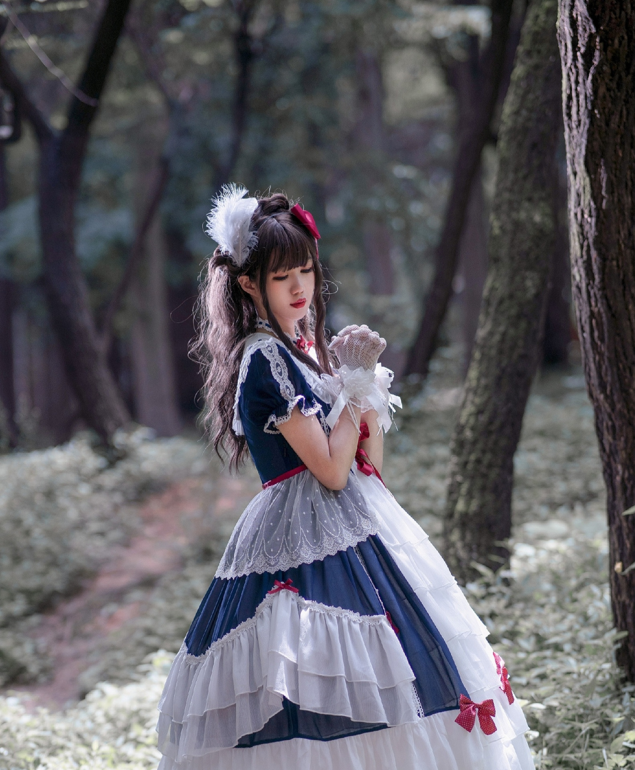 薄暮森林中的短袖洛丽塔小姐姐,遇见她,如春水印梨花