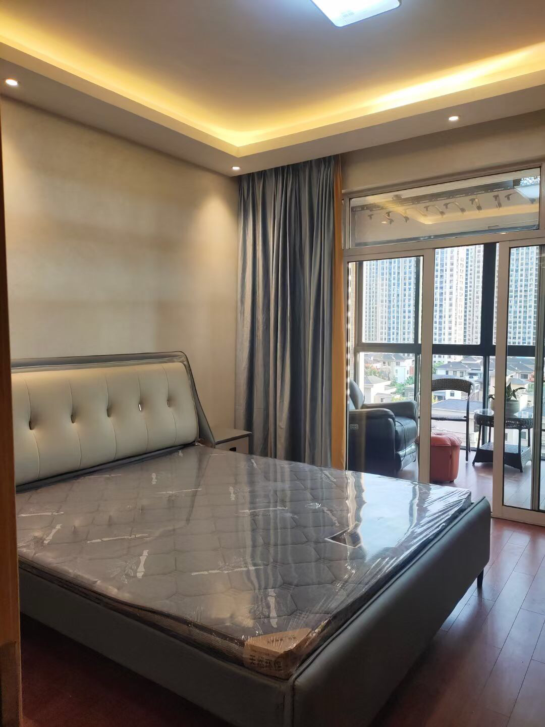 皇冠花园廿三里9楼83平185w