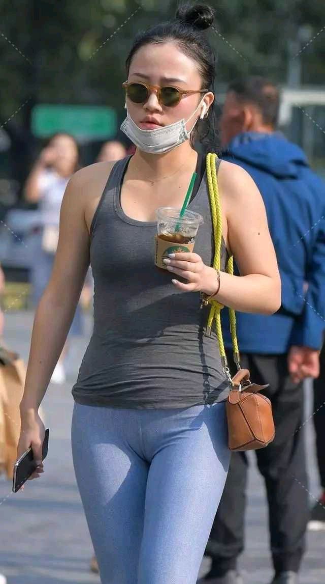 凹凸有致的瑜伽裤让女孩魅力无限!勾勒的线条百看不厌,时尚紧致