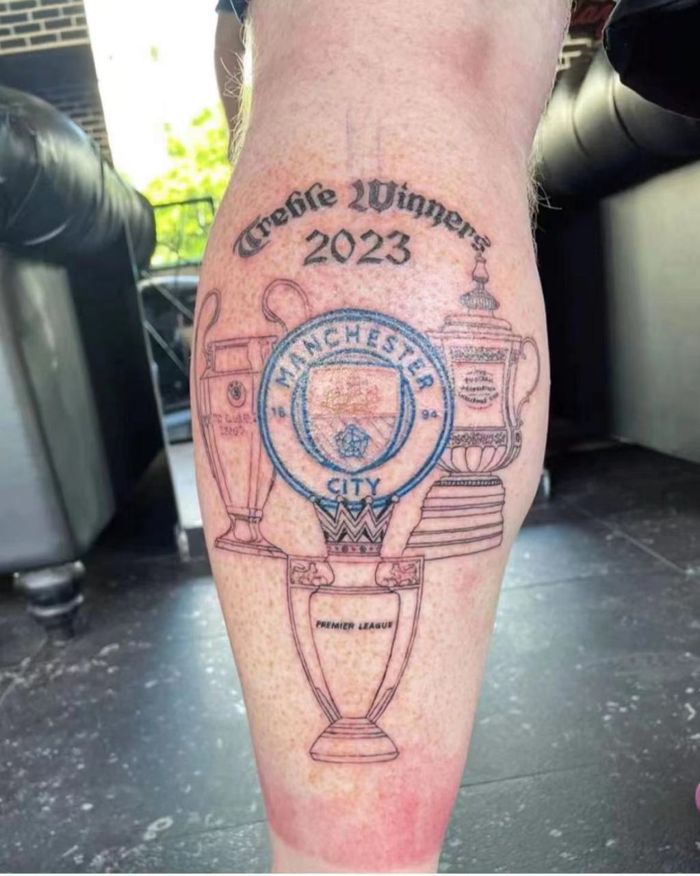 欧冠决赛比赛还没开始, 有人就预测了曼城夺冠. 并且,纹在了腿上.