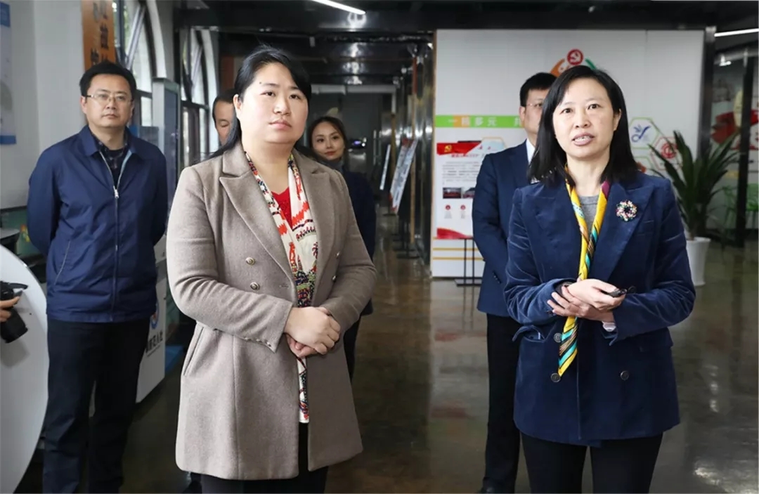 42岁成为全国最年轻的地级市女市长,她的经历堪称传奇