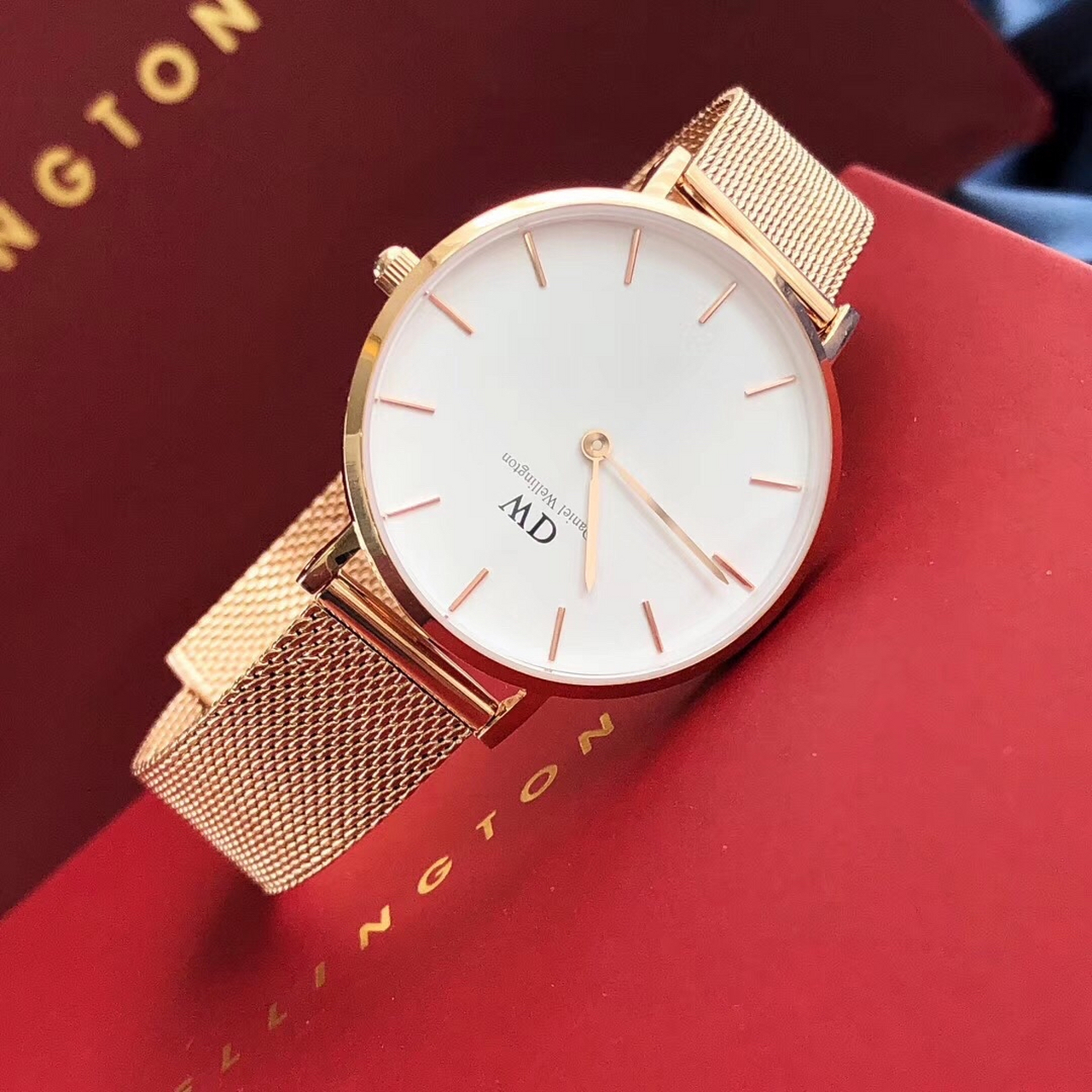dw玫瑰金钢带手表 daniel wellington 寓意没有秒针,因为不想走我在等
