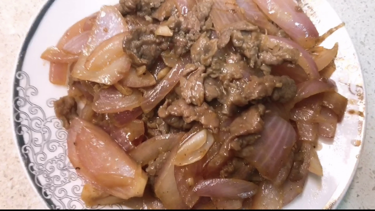 洋葱炒牛肉,两个技巧让牛肉更香更嫩滑,好吃停不下
