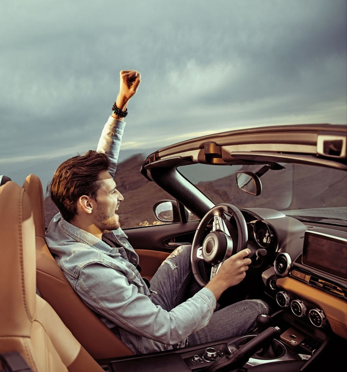 他把人民比喻为"司机",把政府比喻为"汽车"