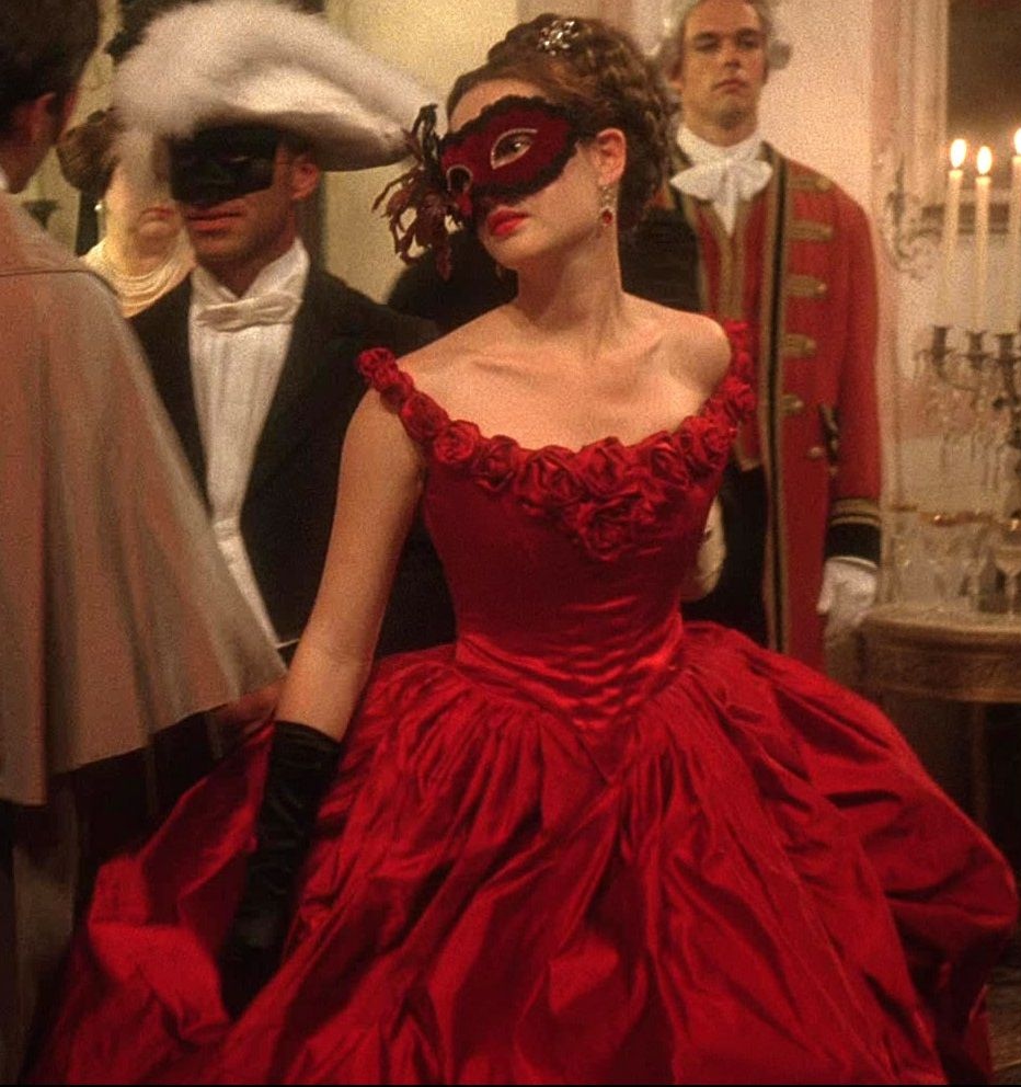 茜茜公主|2009年版服装精致:全剧700多套裙子,茜茜一人穿了50套