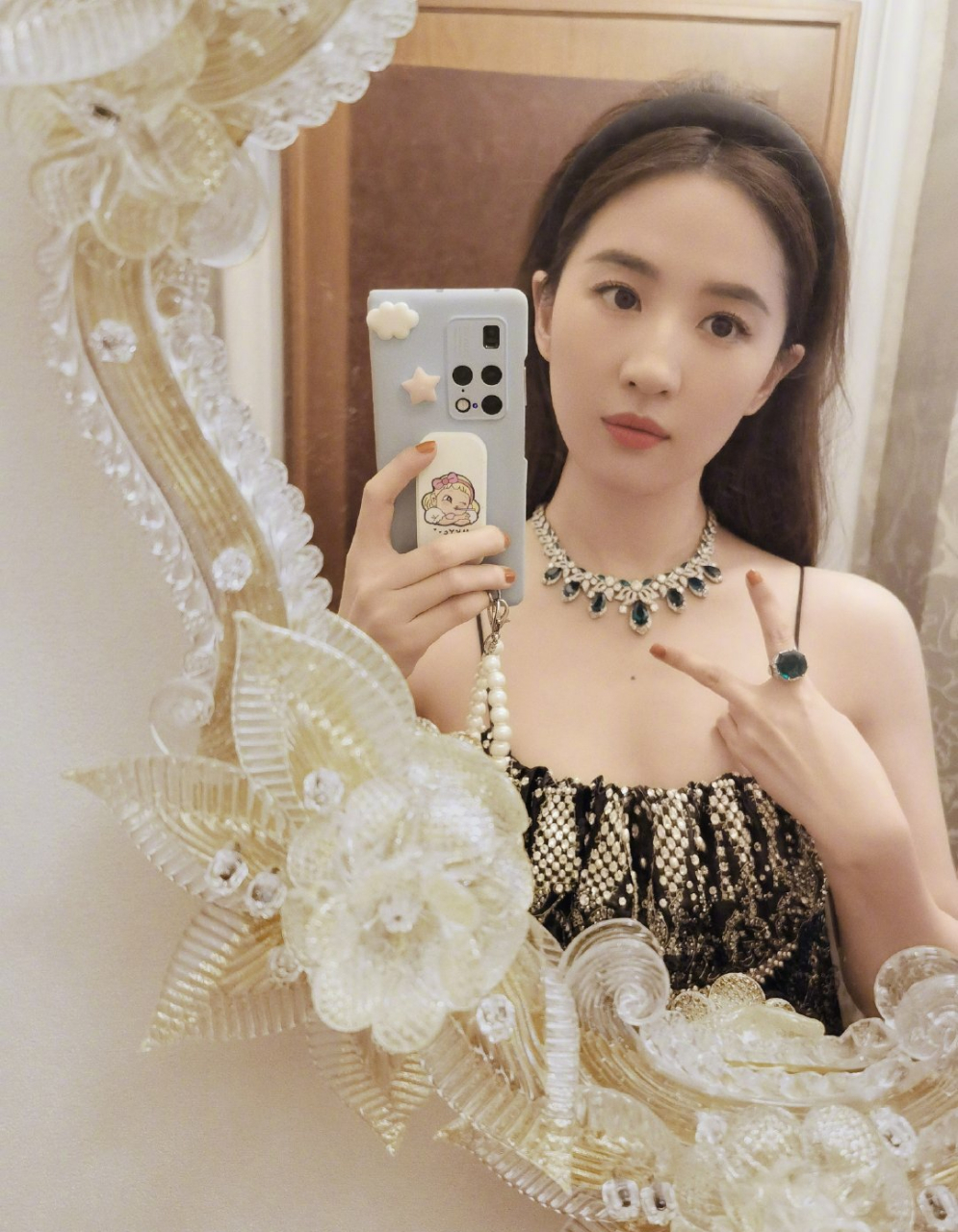 刘亦菲的最新照片,姐姐真是太可爱了!