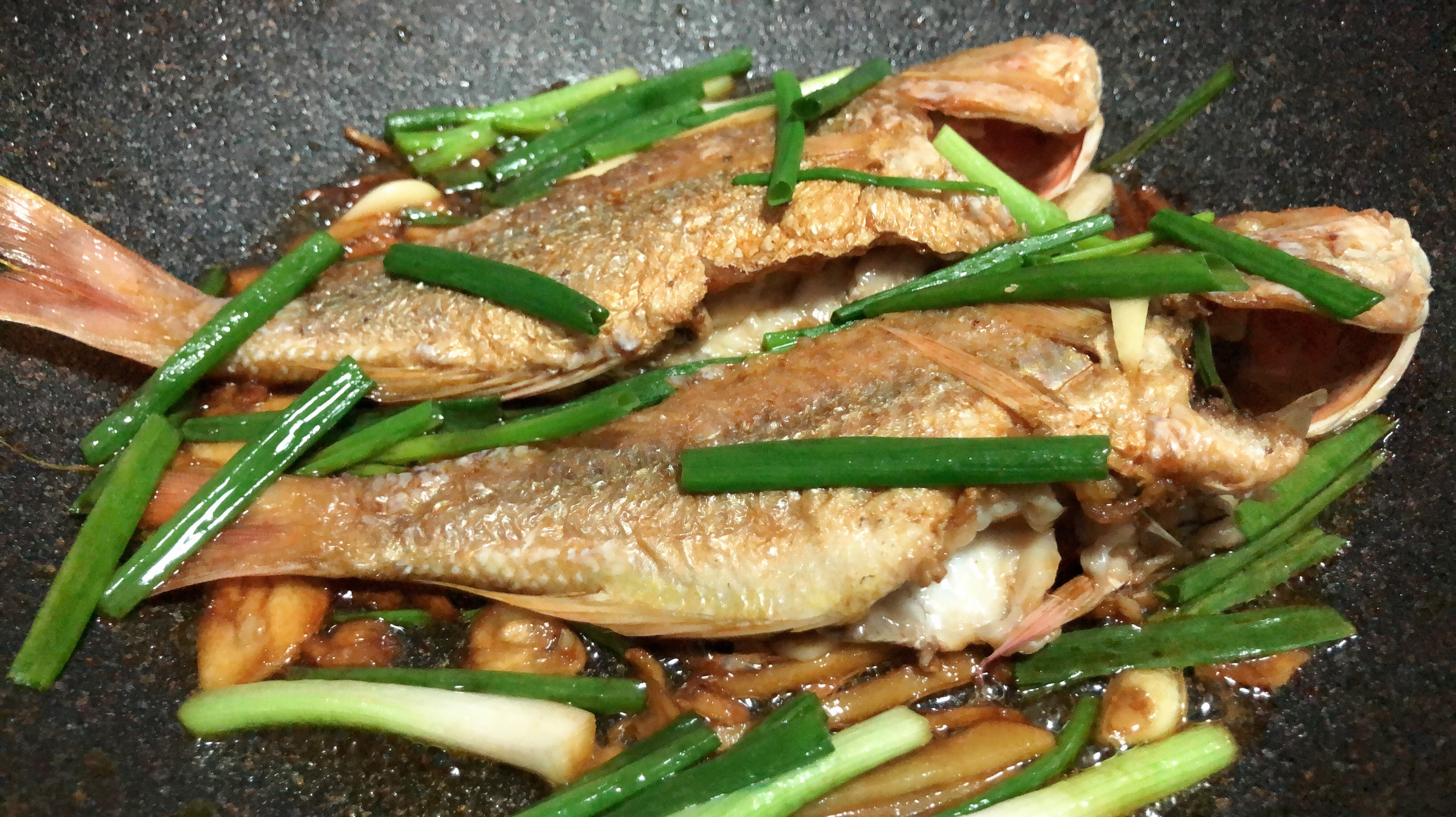 便宜的海鱼简单的吃法,咸香入味,越吃越香,配上小酒解馋